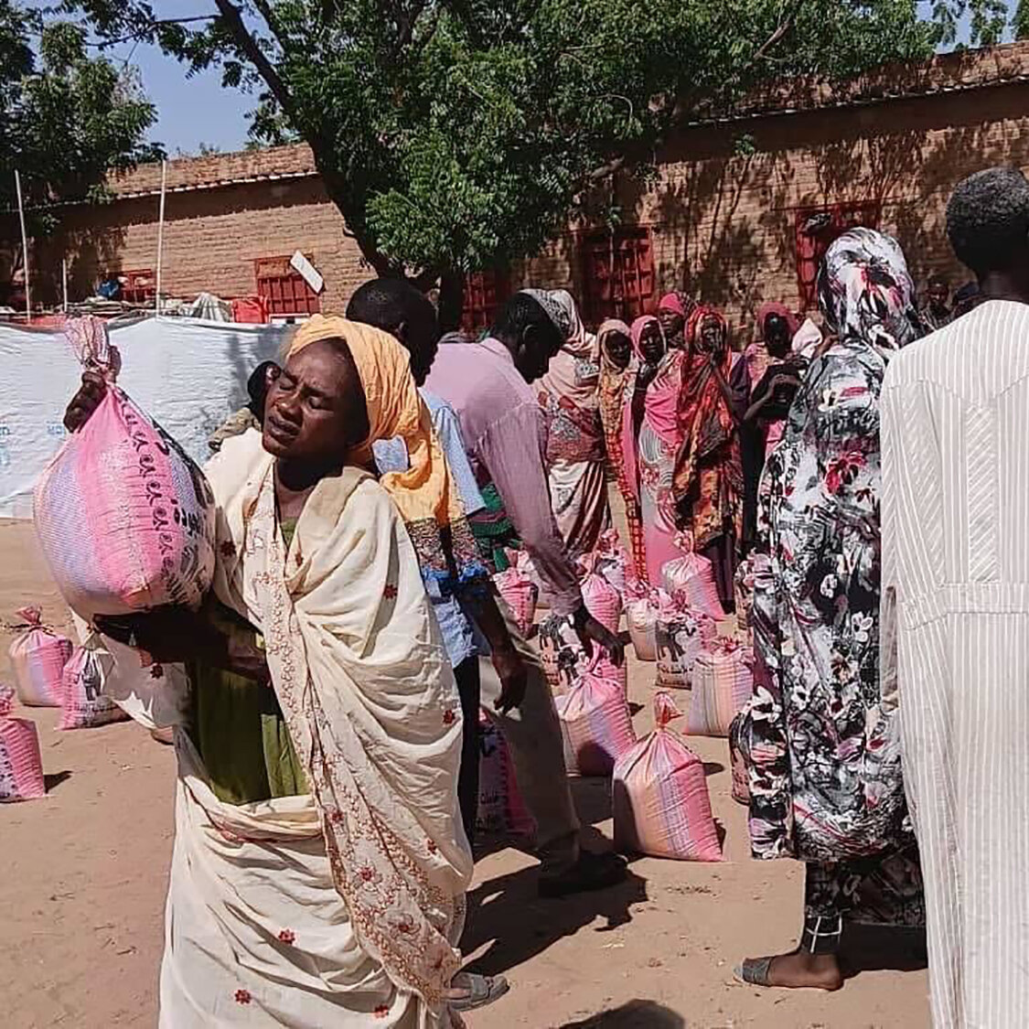 A Trickle of Aid Reaches a Captured, War-Ravaged City in Sudan