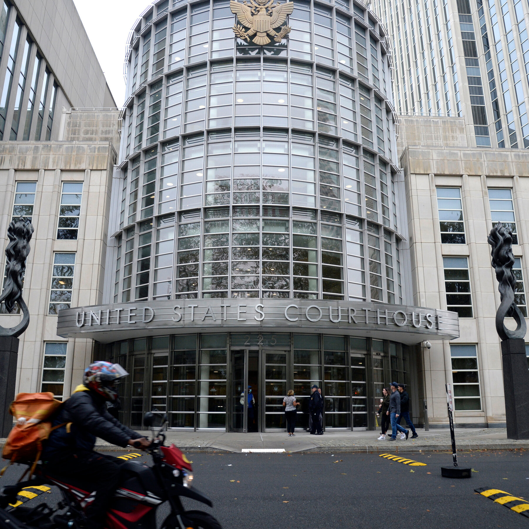 2 Former Police Officers Conspired to Steal From Prostitute, U.S. Says