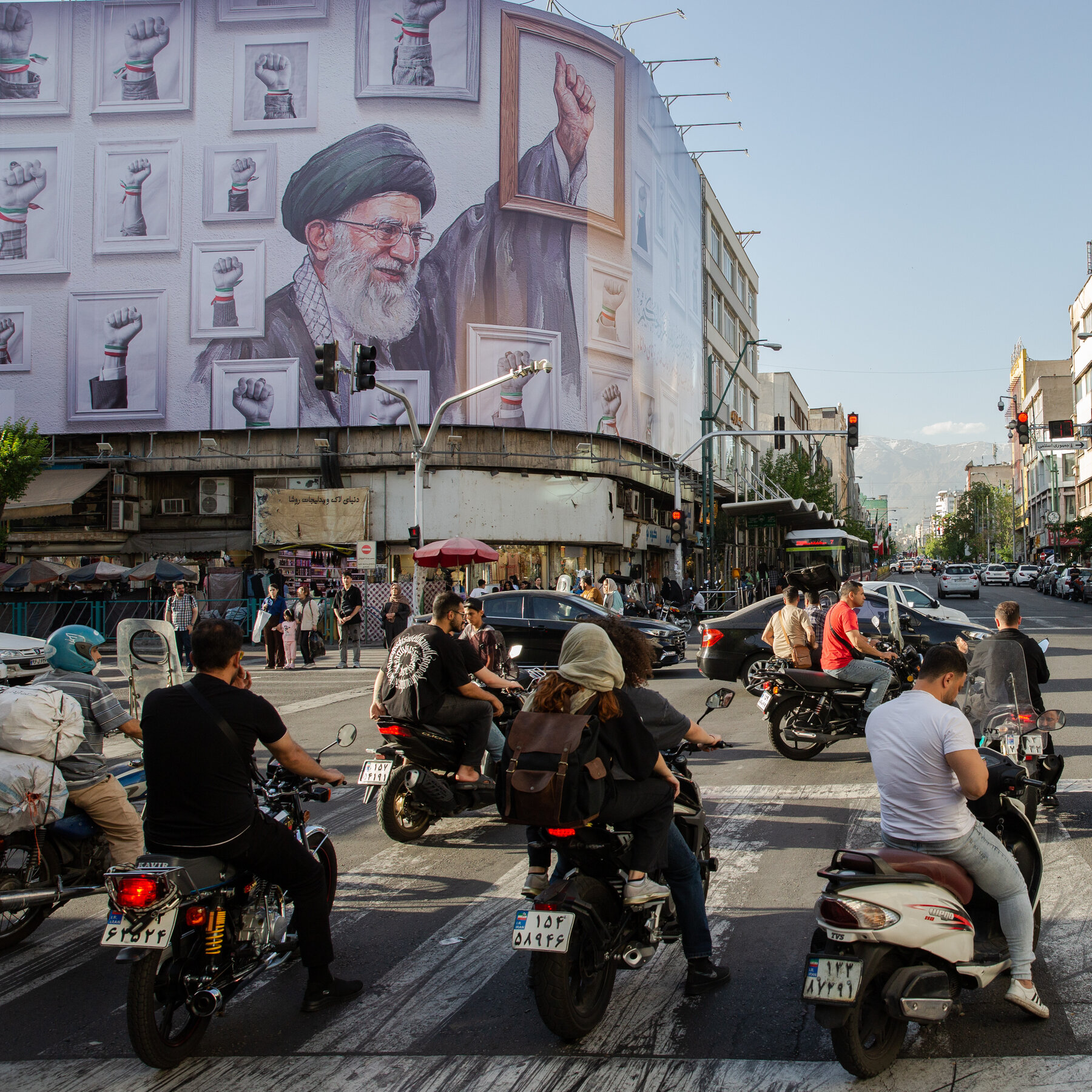 Trump Rejects Iran’s Offer, and 17 Passengers Exposed to Hantavirus Return to U.S.