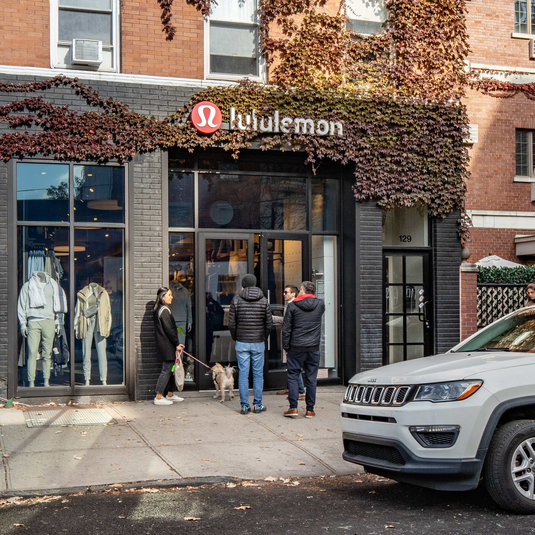 Looting Lululemon: Thieves Target Athleisure Stores in New York City