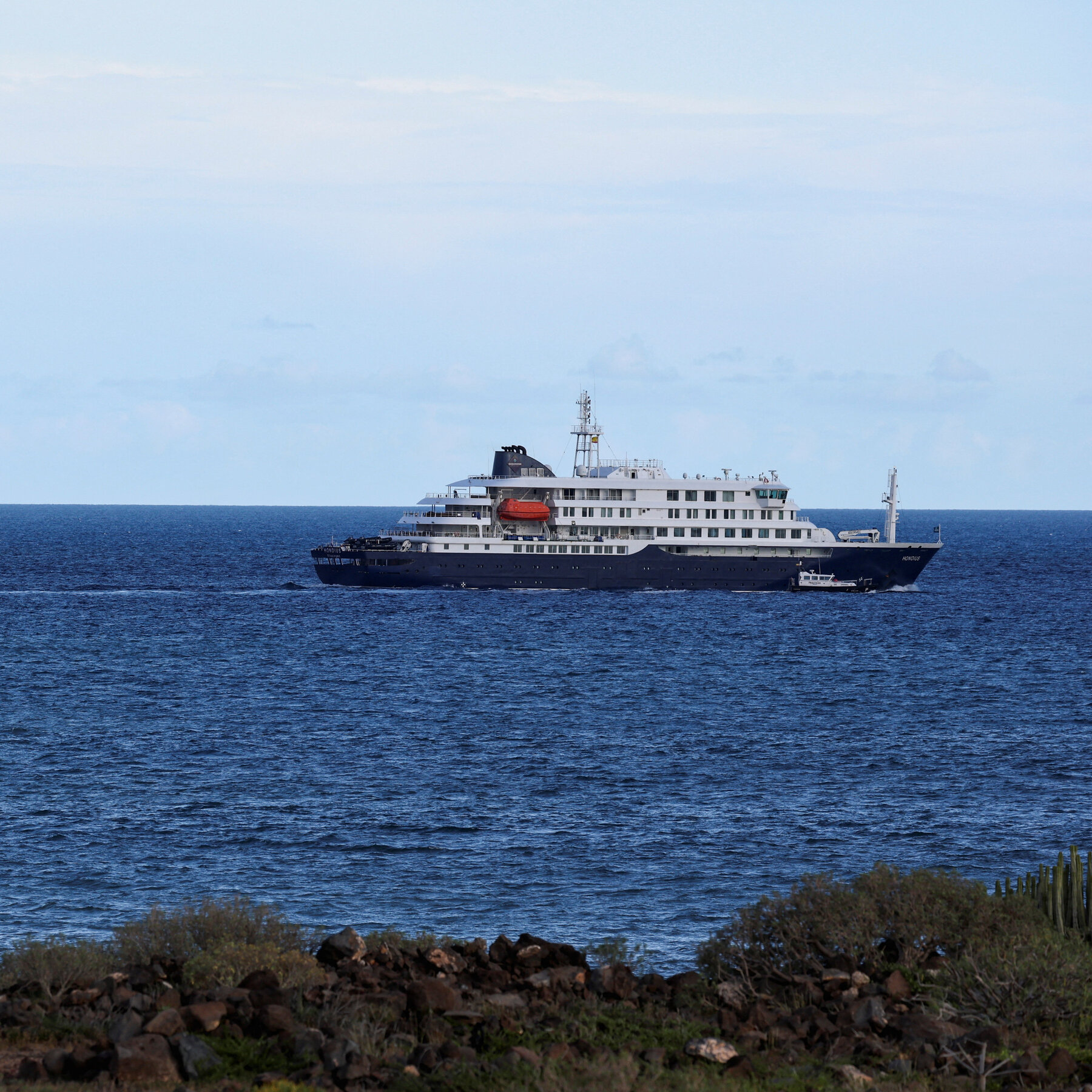 Cruise Ship Hit by Hantavirus Leaves Canary Islands and Sails Toward Netherlands