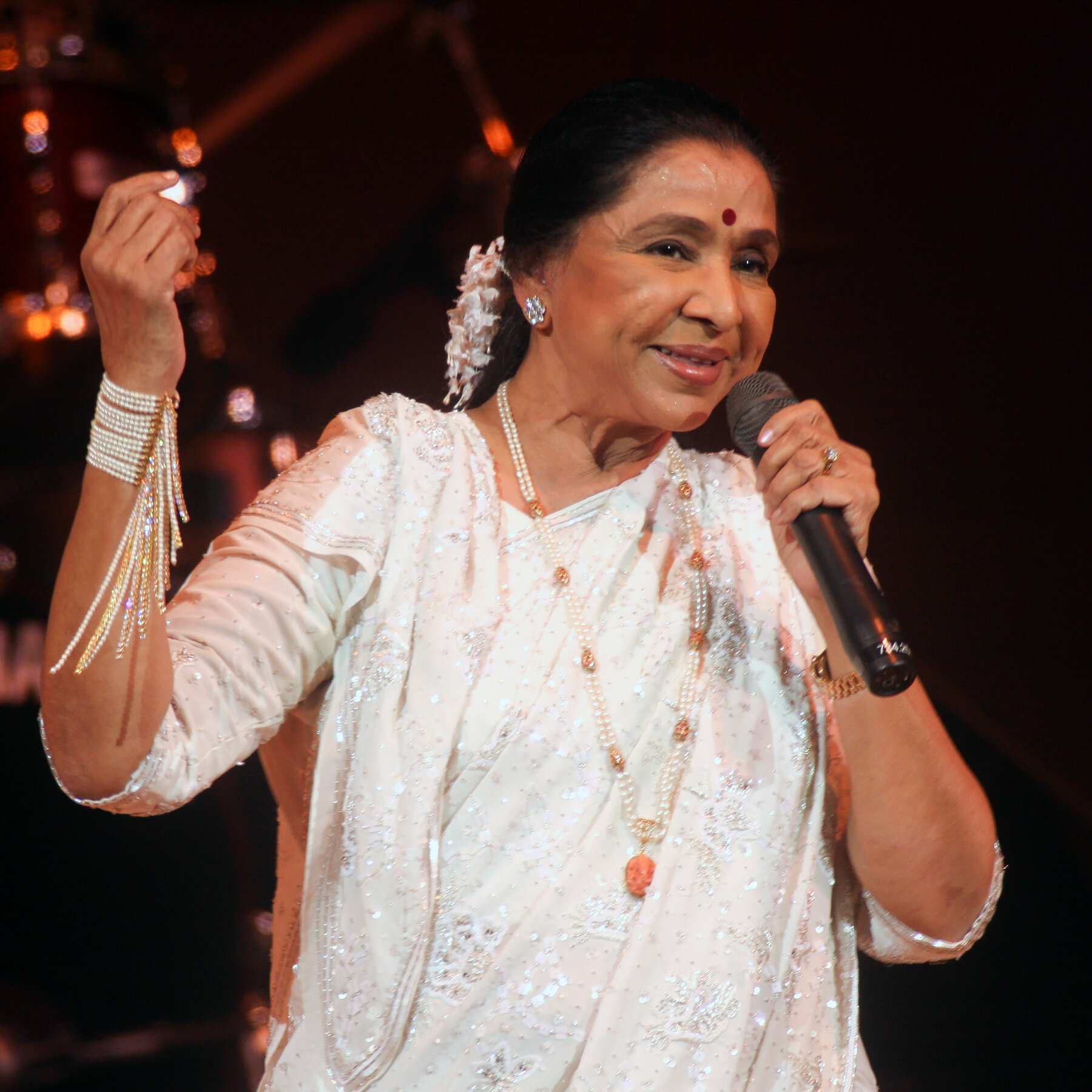 Asha Bhosle, One of India’s Most Beloved Singers, Dies at 92