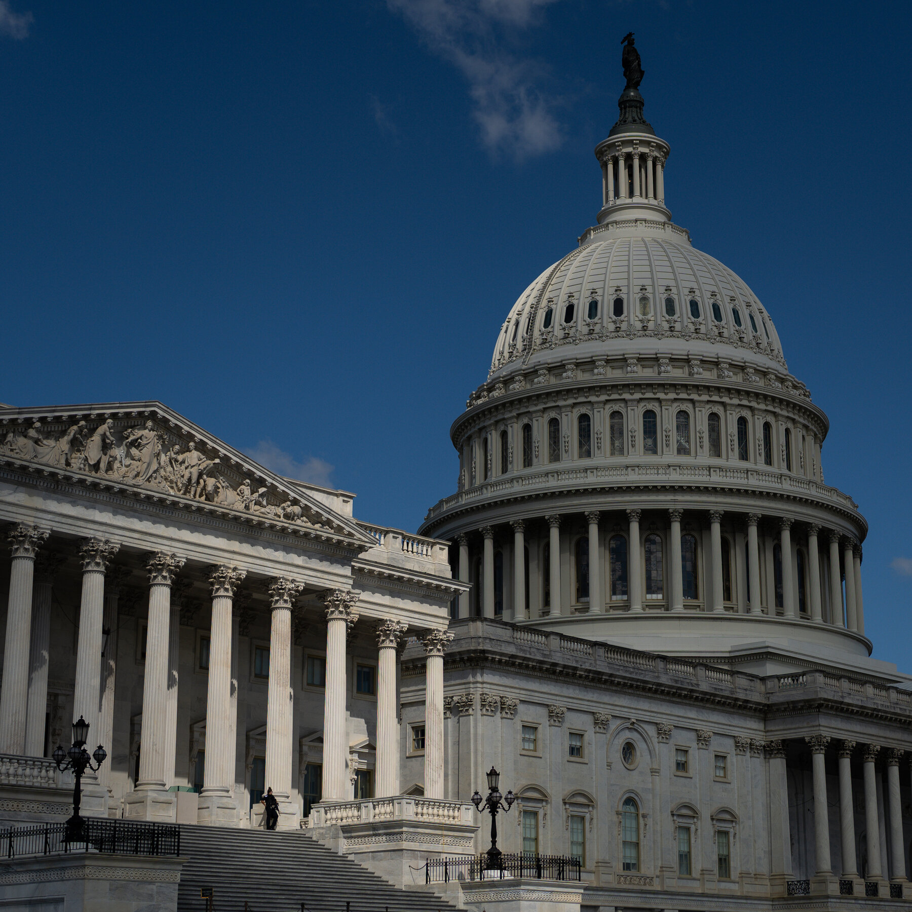 Former Congressional Employee Accused of Stealing 240 Phones