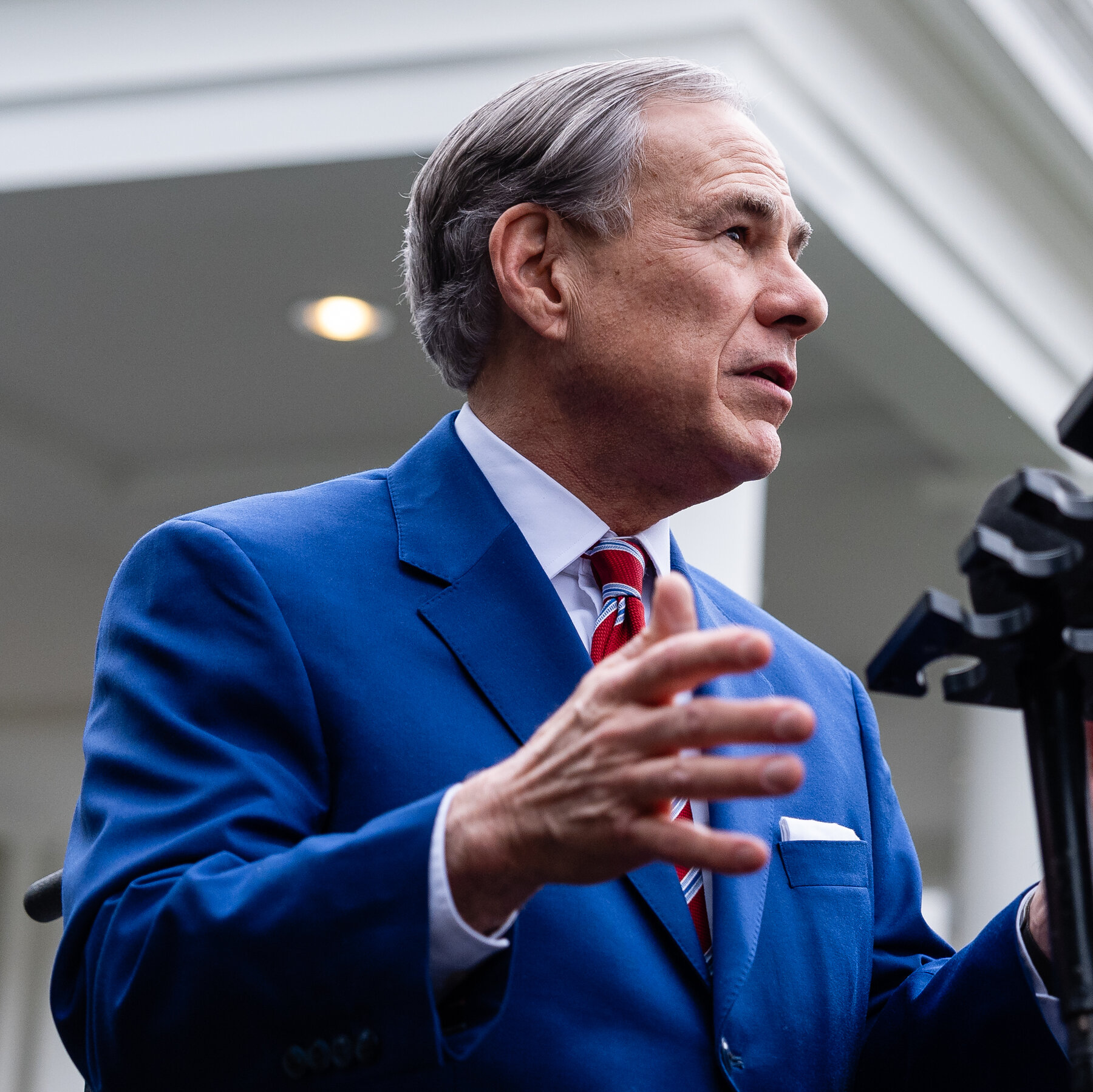 Greg Abbott Threatens to Cut $110 Million From Houston Police Over ICE Policy Dispute