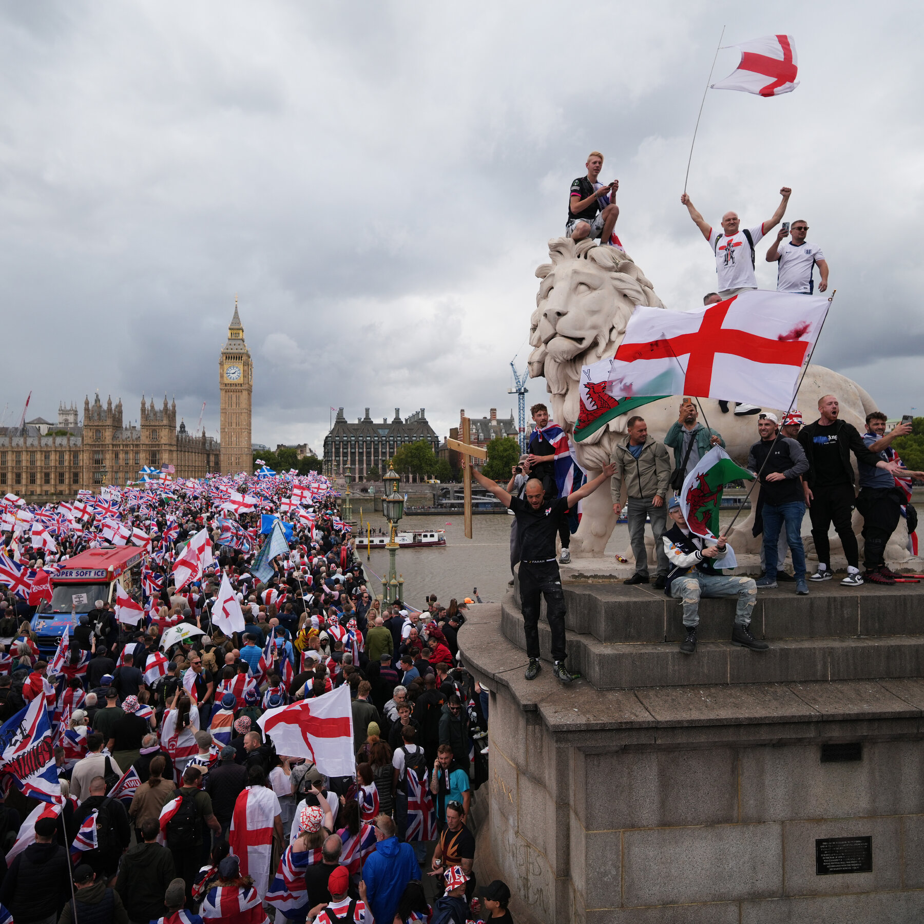 Far-Right Rally in London Draws Huge Crowd and a Counterprotest