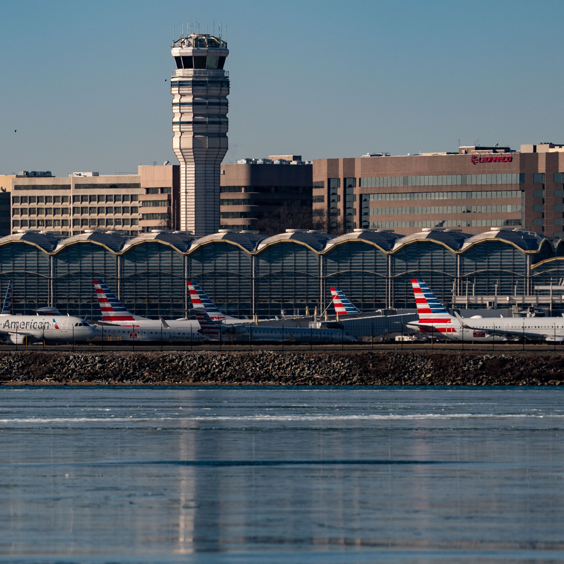 Chemical Smell at Control Center Halts Traffic at Washington and Baltimore Airports