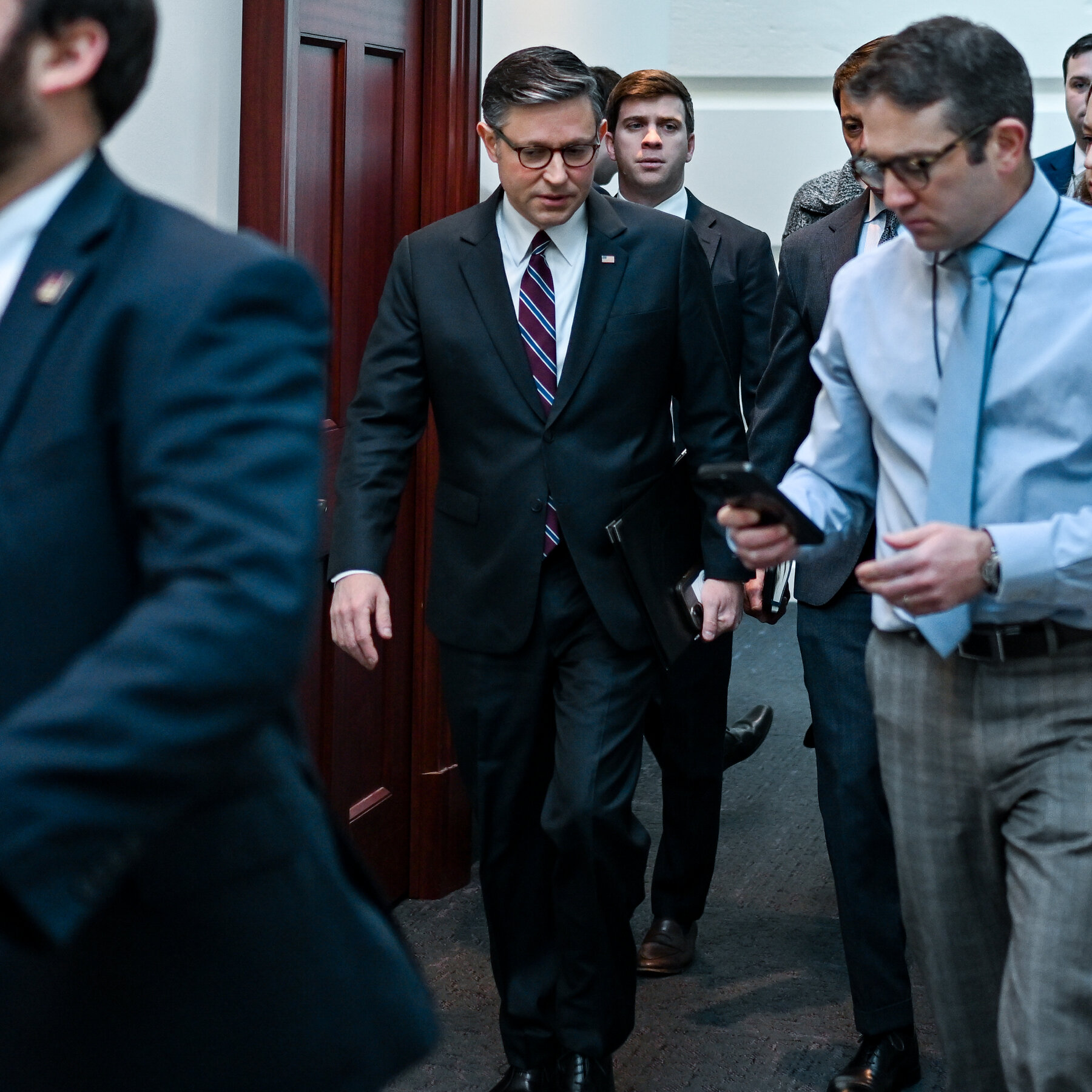 Republicans Advance Stock-Trading Bill With Limited Restrictions