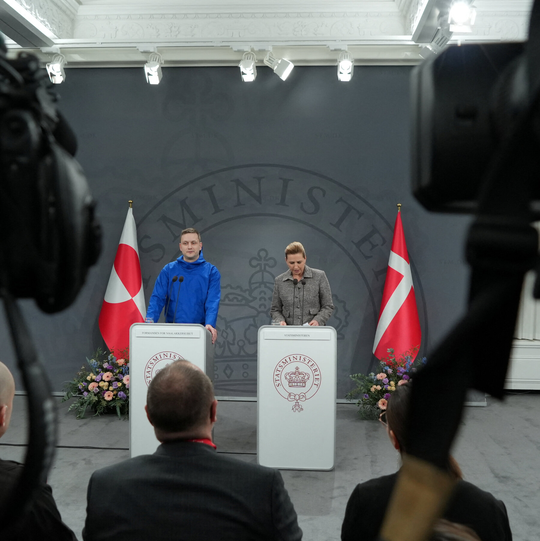 Trump Renews Threat on Greenland Before Meeting at White House