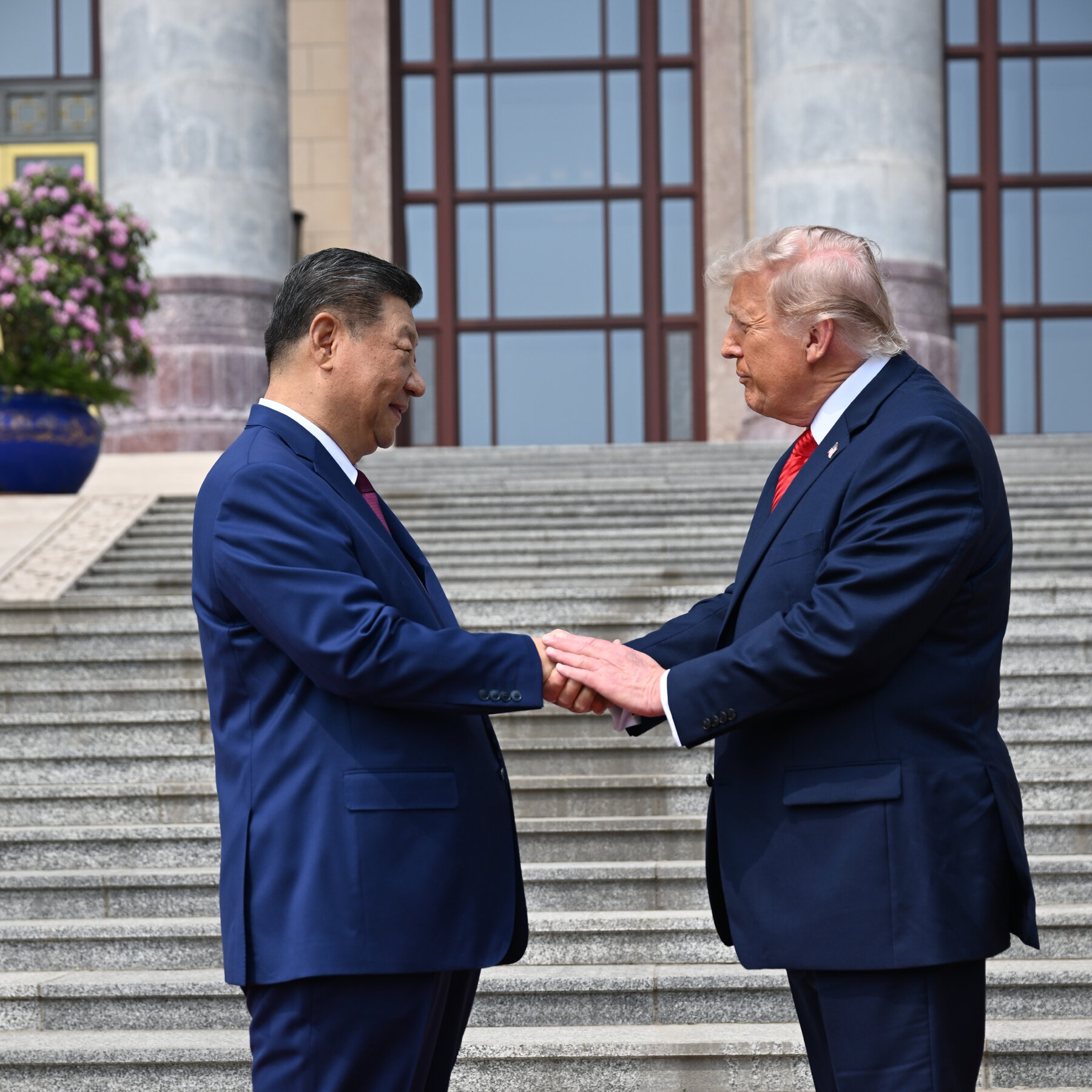 Trump’s and Xi’s Body Language at the Summit Mirrored Their Styles