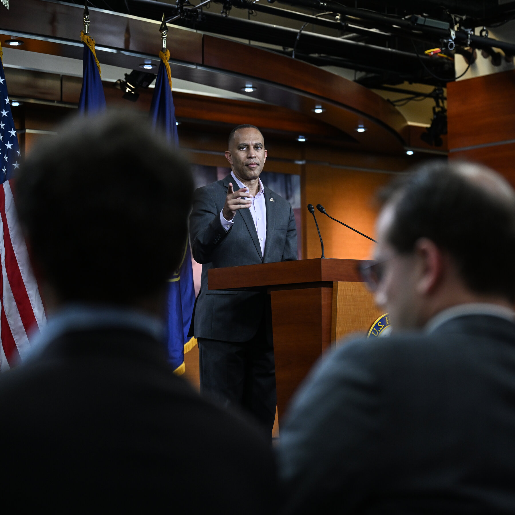 Jeffries Says He Will Oppose Proposal to Cut Off U.S. Aid to Israel