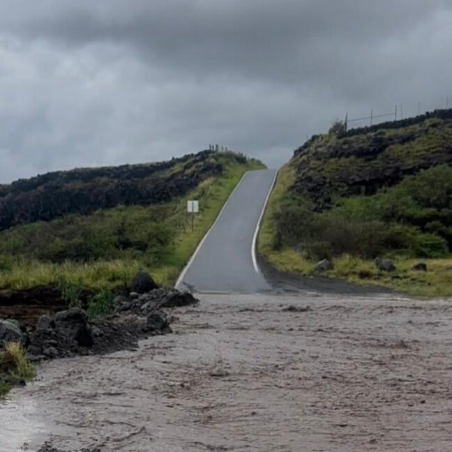 Rains Inundate Hawaii, Closing Schools and Triggering Landslides