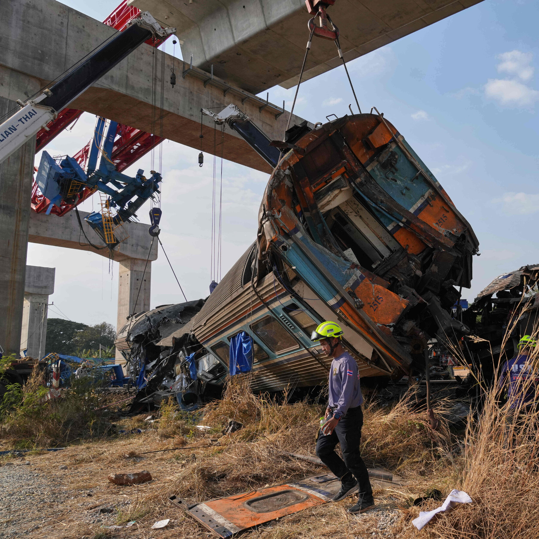 Crane Falls on Passenger Train in Thailand, Killing at Least 31