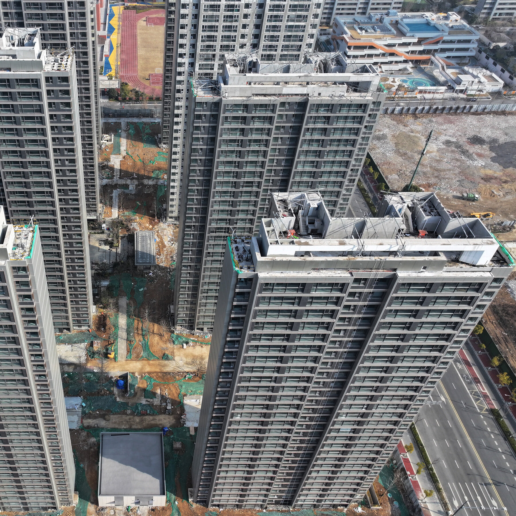 China Approaches First Investment Decline in 3 Decades