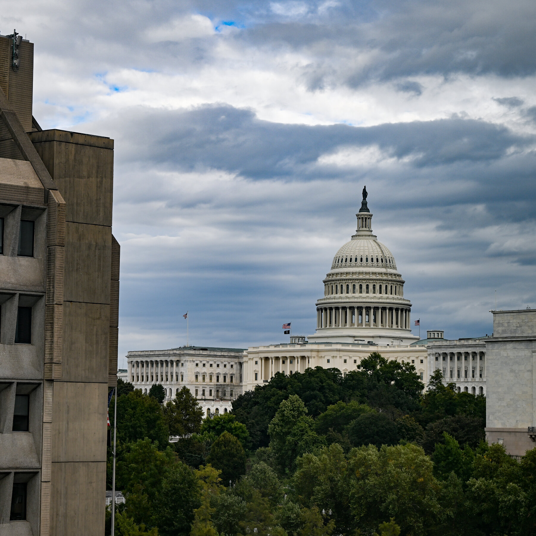 Unions to Ask Court to Block Trump Layoffs During Shutdown