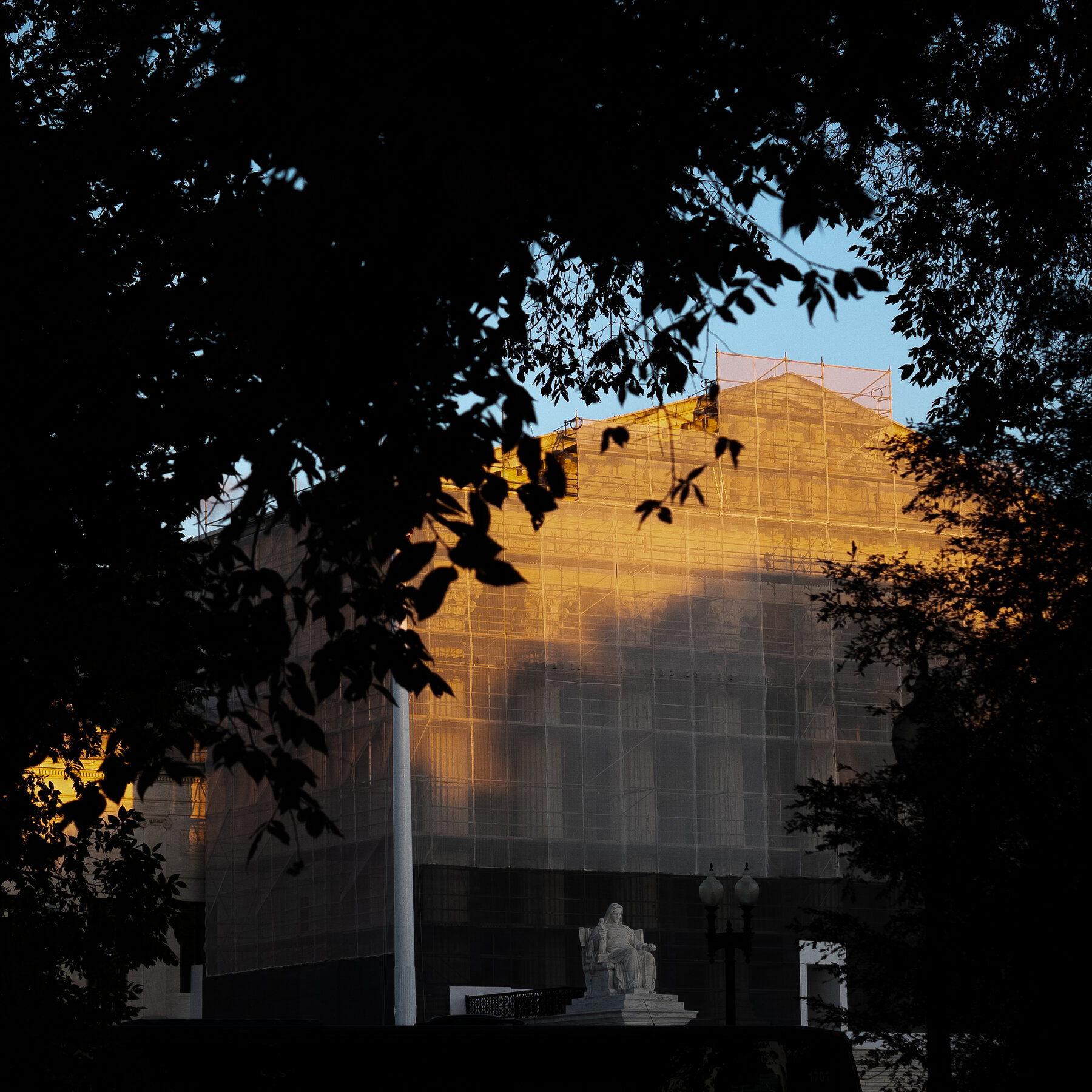 Supreme Court Asks When Police Can Enter Without Warrant in Emergency