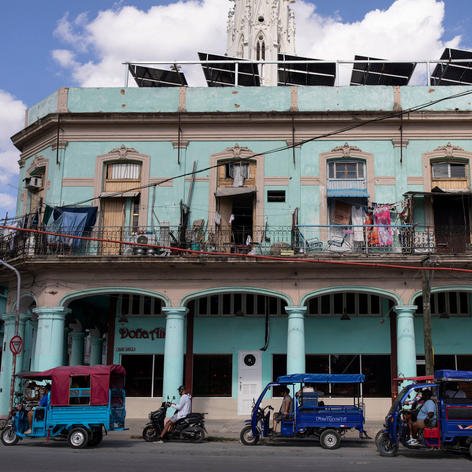 A Surge of U.S. Spy Planes Over Cuba, and Retailers’ $20 Billion Bet on Physical Stores