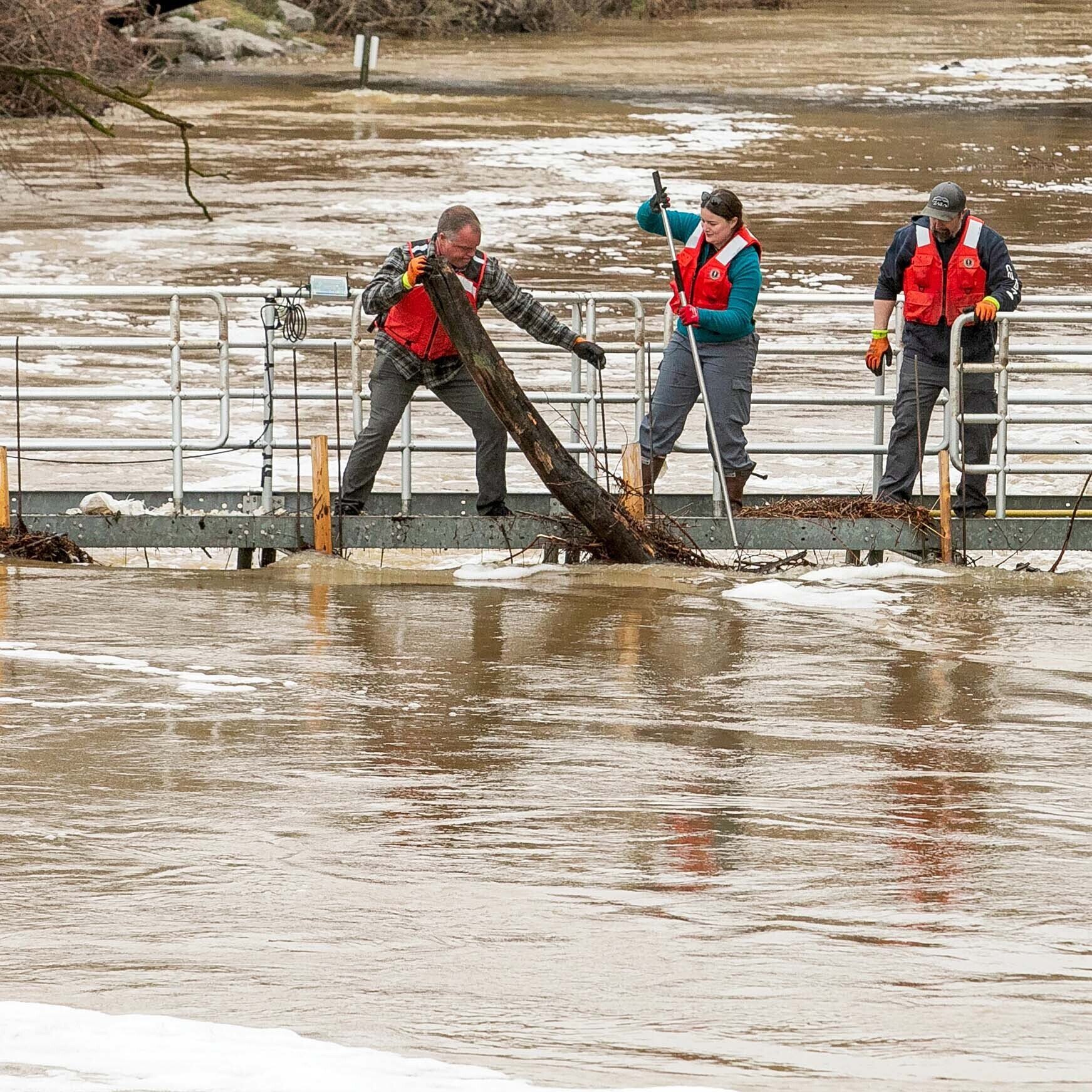 Michigan’s Dam Crisis Shows Decay of U.S. Infrastructure, Whitmer Says
