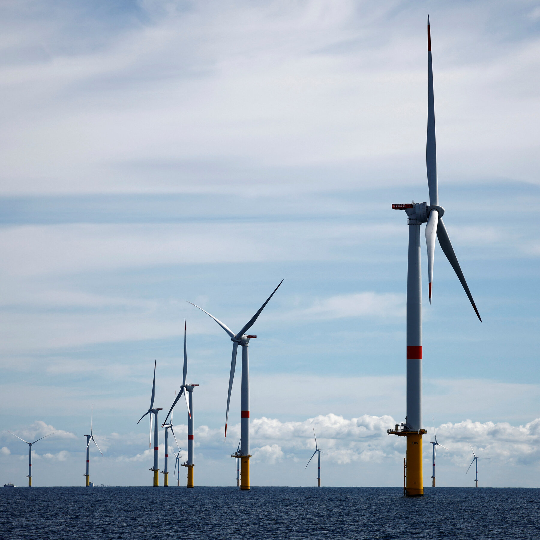 Trump Officials Weigh New Plan to Stop Offshore Wind Farms