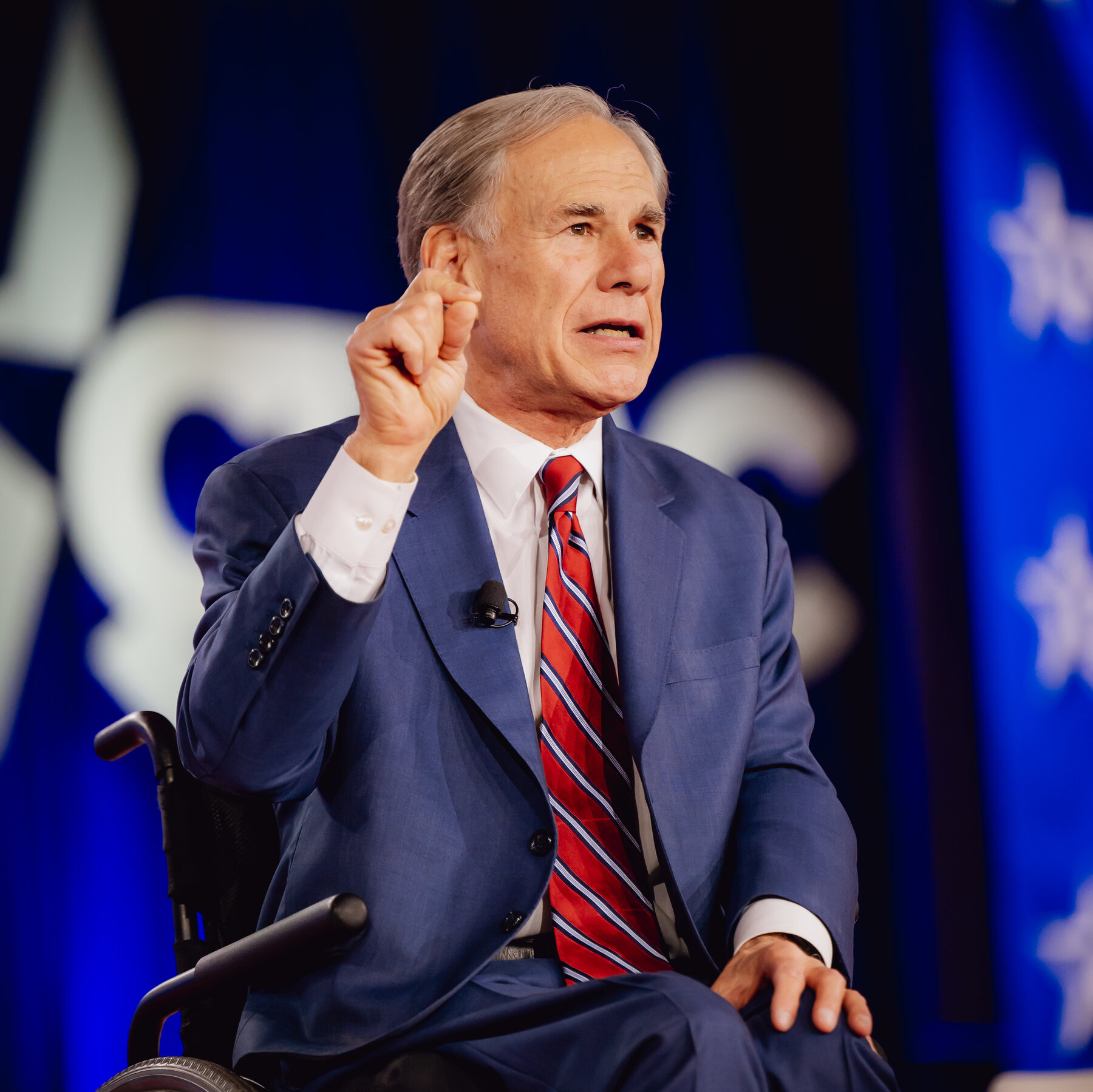 Abbott Uses Trump-Style Tactics, Threatens Houston, Dallas and Austin Over ICE Policy