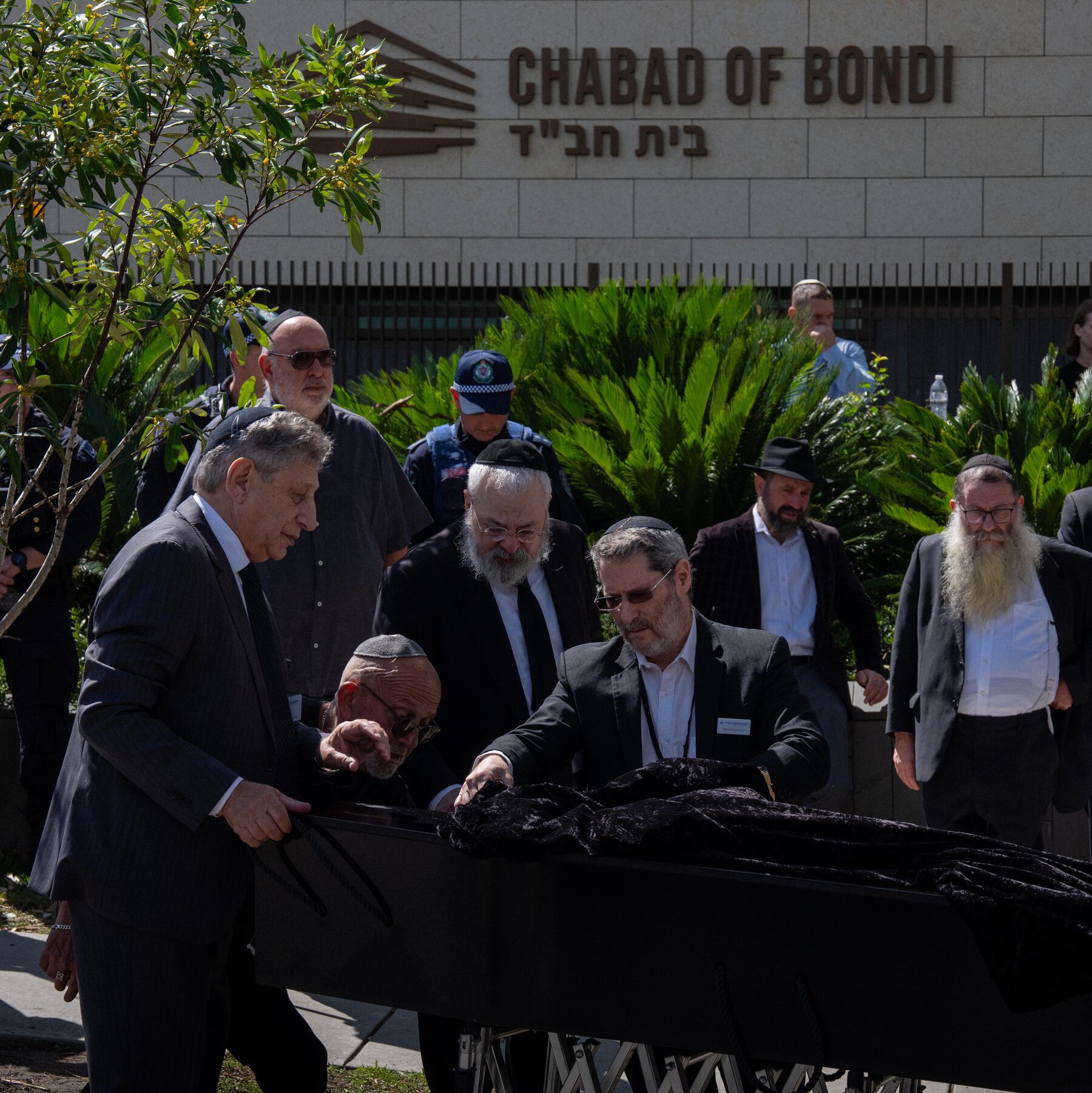 Australia Begins Burying Victims of Bondi Shooting