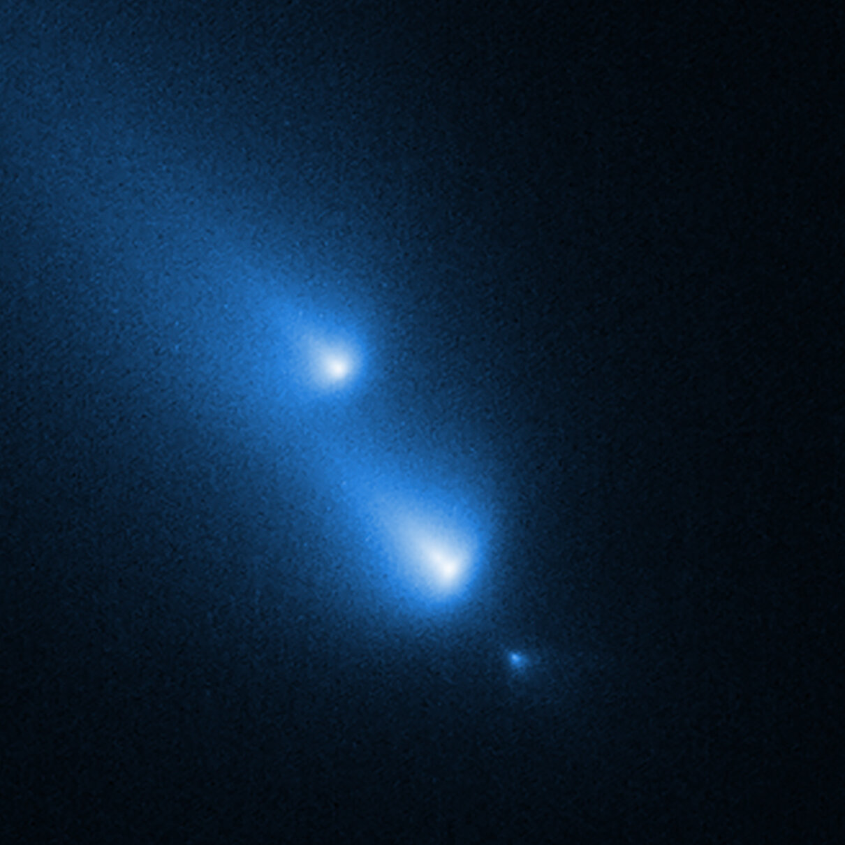 NASA’s Hubble Telescope Spots Comet K1 Exploding Into Fragments