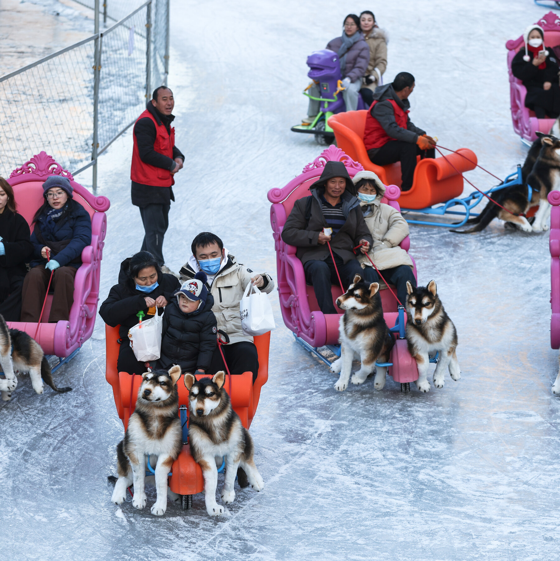 China’s Population Shrinks Again as Policies Fail to Reverse Decline