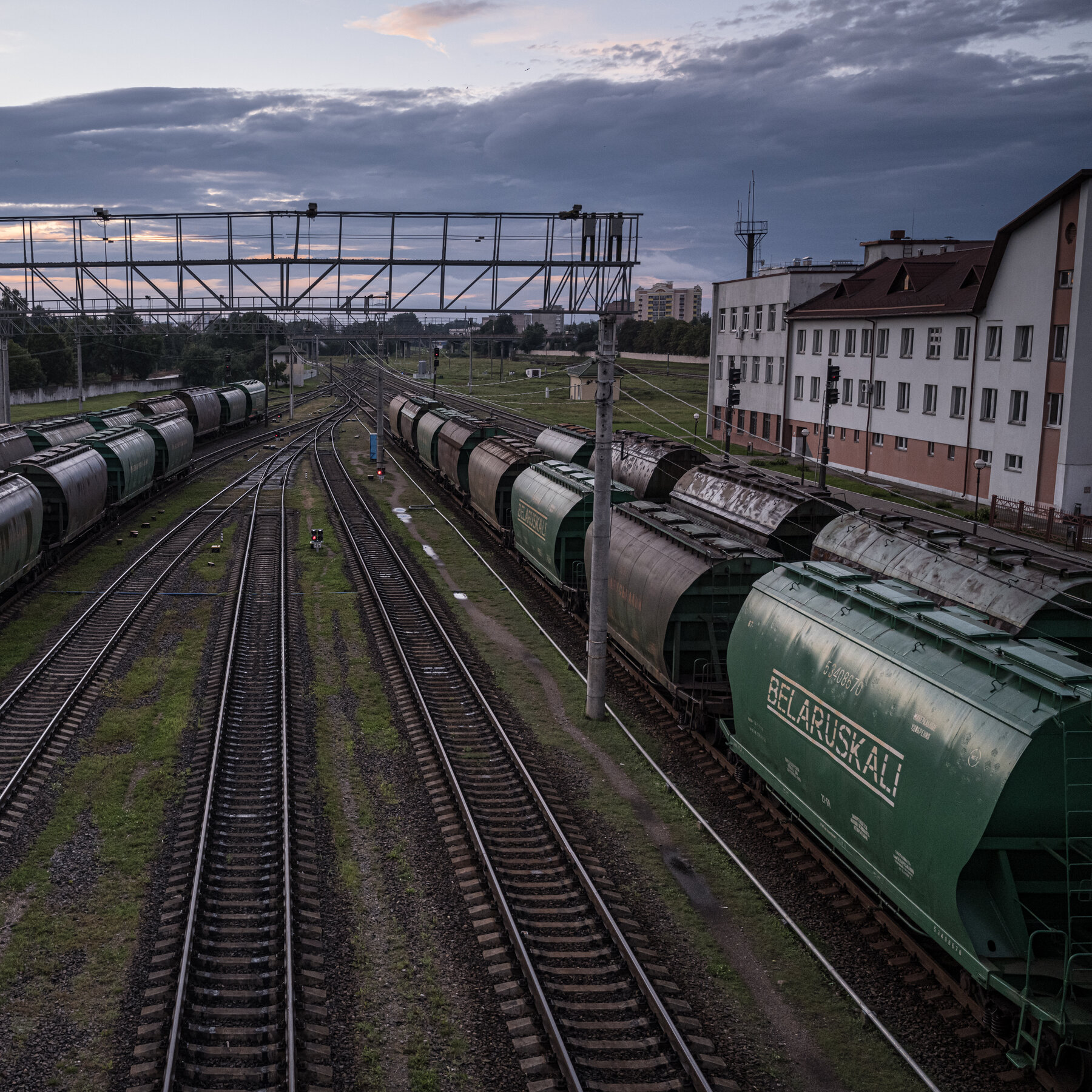 U.S. Lifts Fertilizer Sanctions on Belarus as Iran War Causes Price Surge