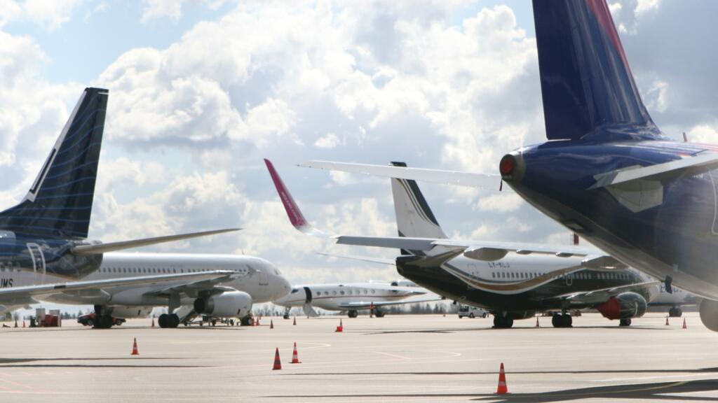 Lithuania's main airport suspends traffic over smugglers' balloons sightings