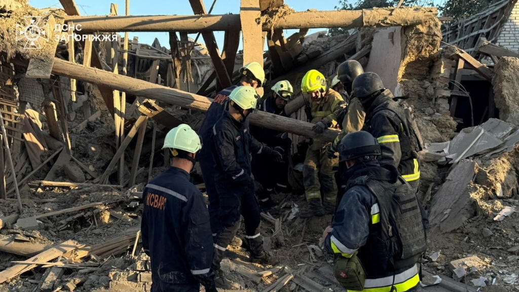 Russia and Ukraine accuse each other of deadly overnight strikes