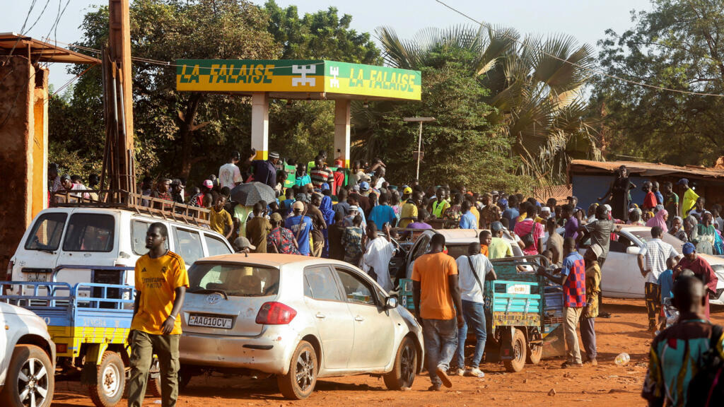 France urges nationals to leave Mali temporarily amid 'worsening security situation'