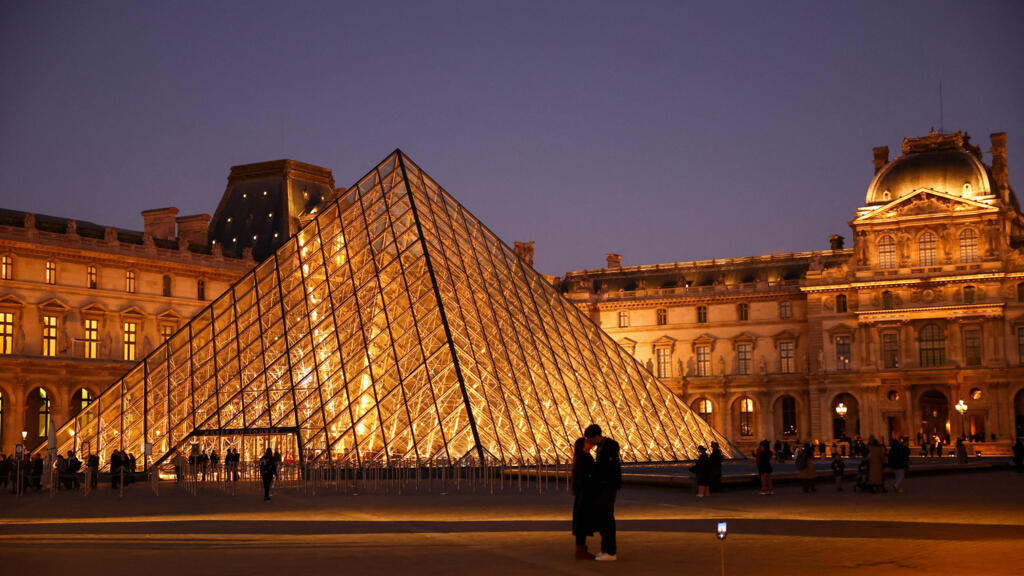 The looted list: Louvre jewels added to international database