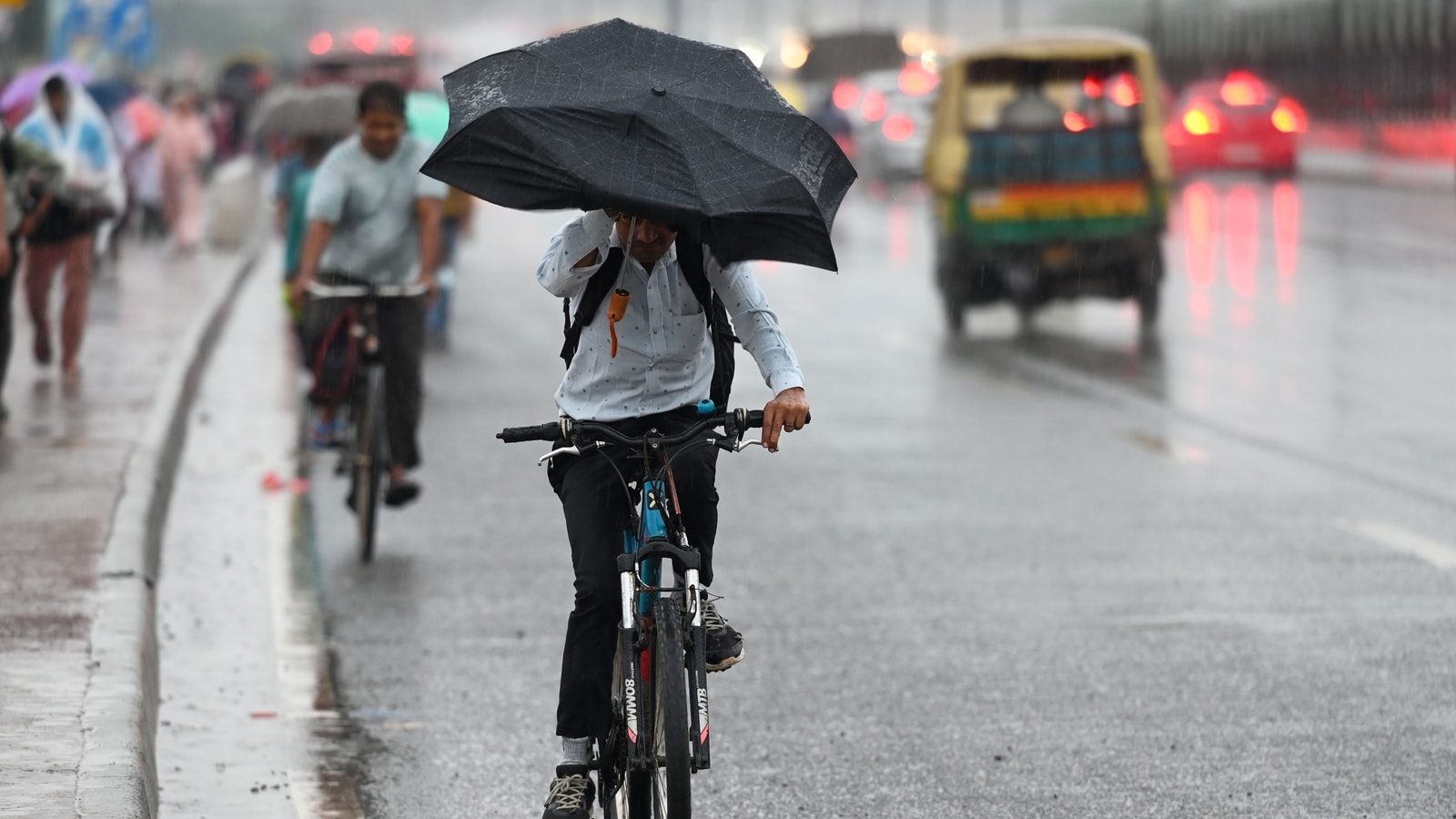 Heavy rain alert for Faridabad, Gurugram, IMD predicts more showers in Delhi | Updates