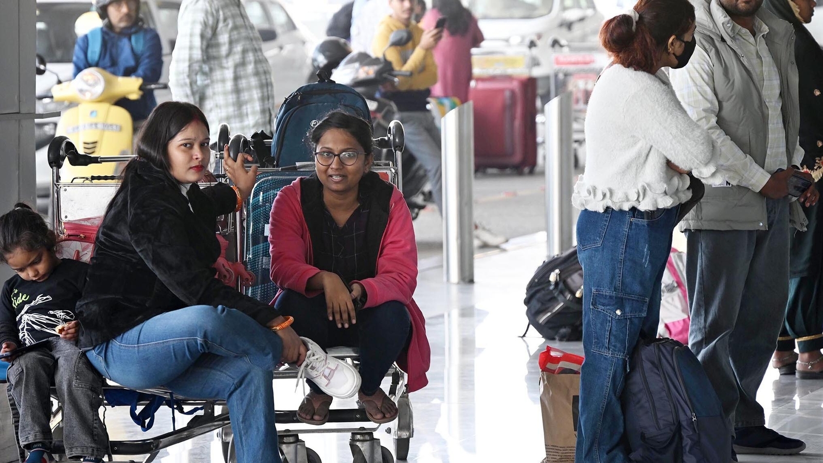 IndiGo offers travel vouchers of  ₹10,000 to passengers stranded between Dec 5 to 7