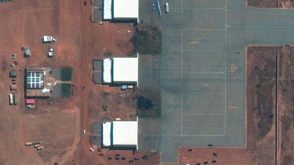 Niger airport attacked by armed groups in first attack on strategic site