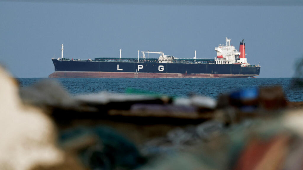 Middle East live: UN Security Council to vote on force to protect Hormuz access