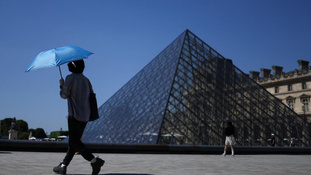 France tries to handle extreme temperatures as heatwave carries on