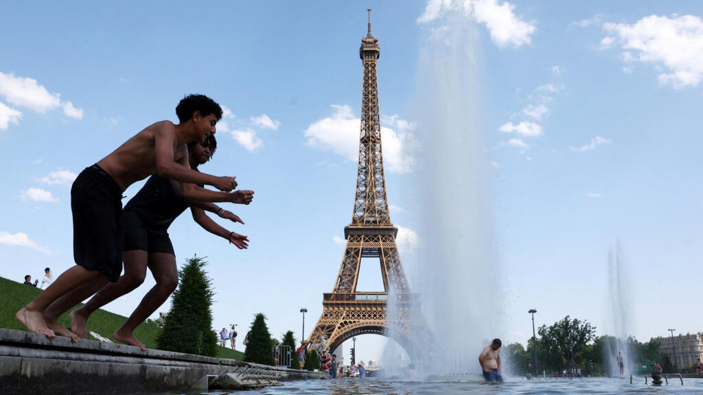 Eiffel Tower closes early due to heatwave