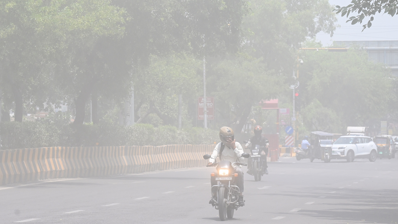 Strong wind, dust storm hit Delhi NCR; IMD issues orange alert