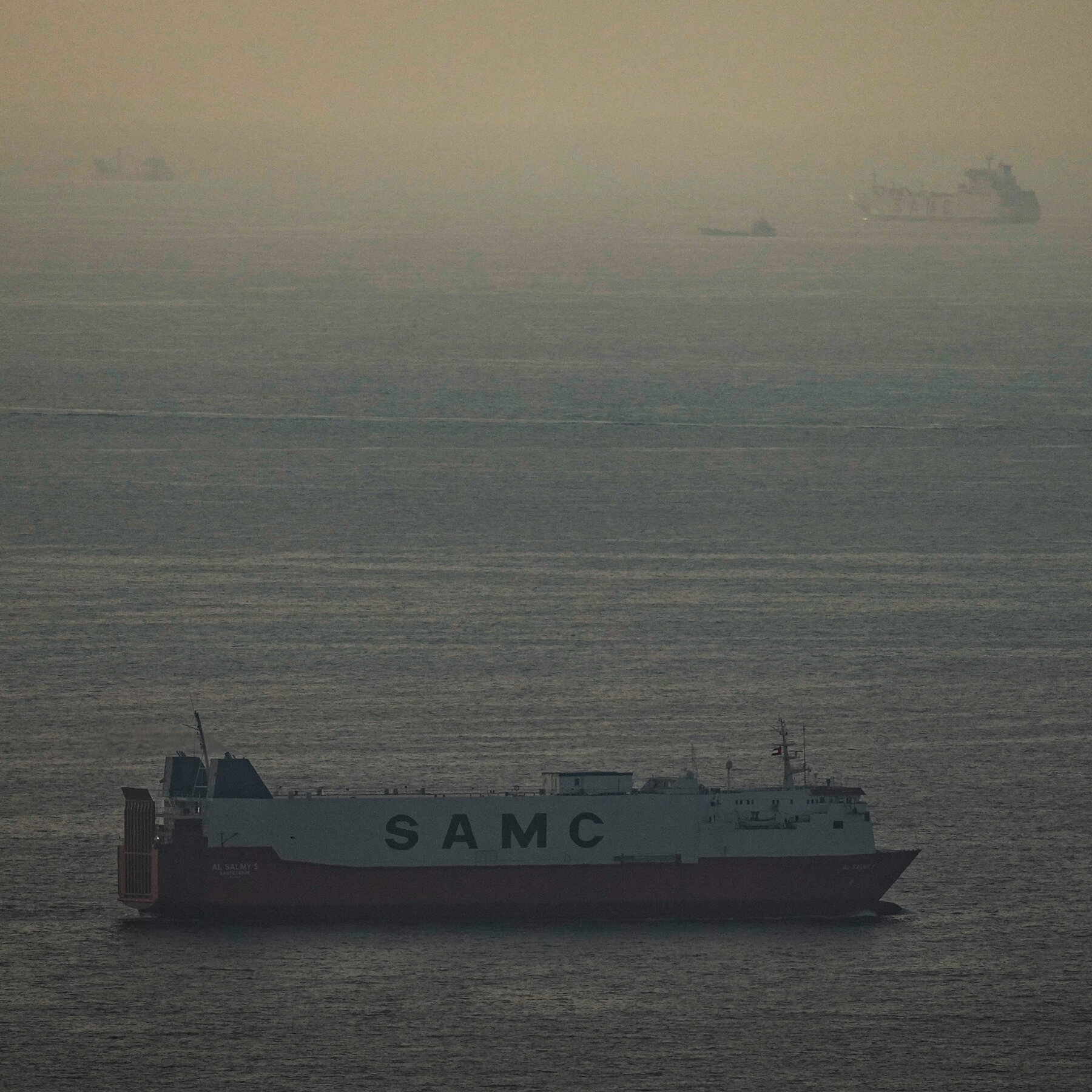 U.S. Steps Up Attacks to Clear the Strait of Hormuz