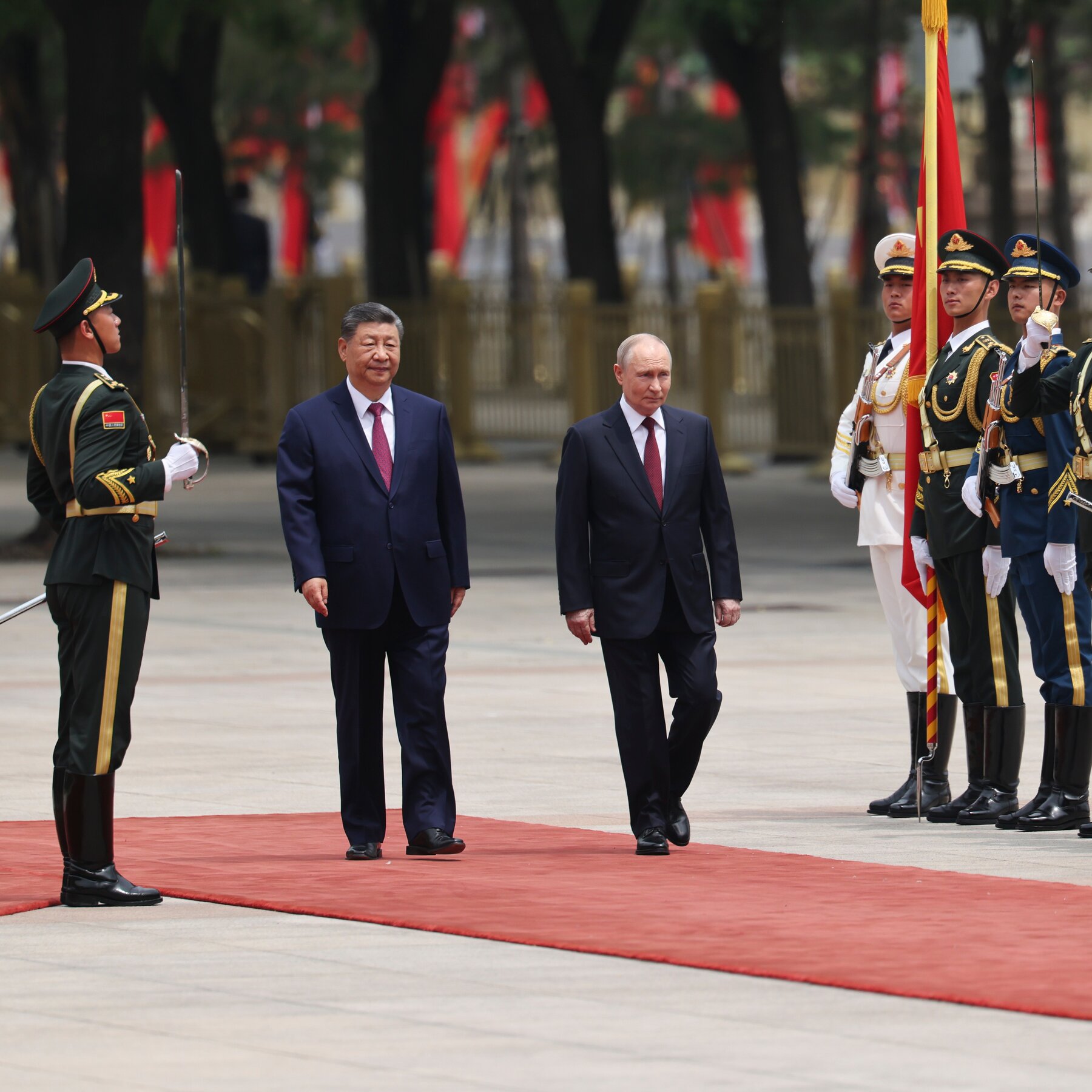 Days After Hosting Trump, Xi Serves Up Tea and Smiles to Putin