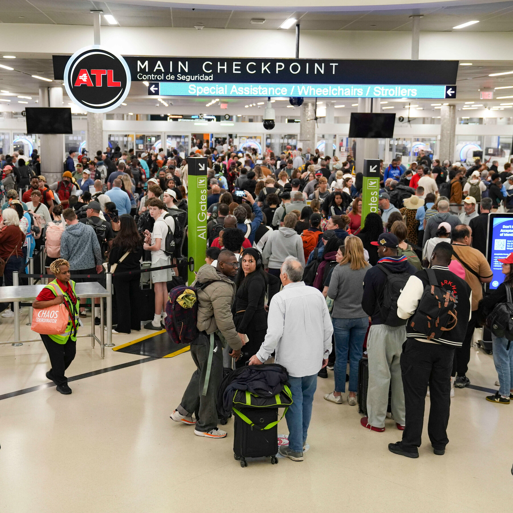T.S.A. Pushes to Expand Private Security at Airport Checkpoints