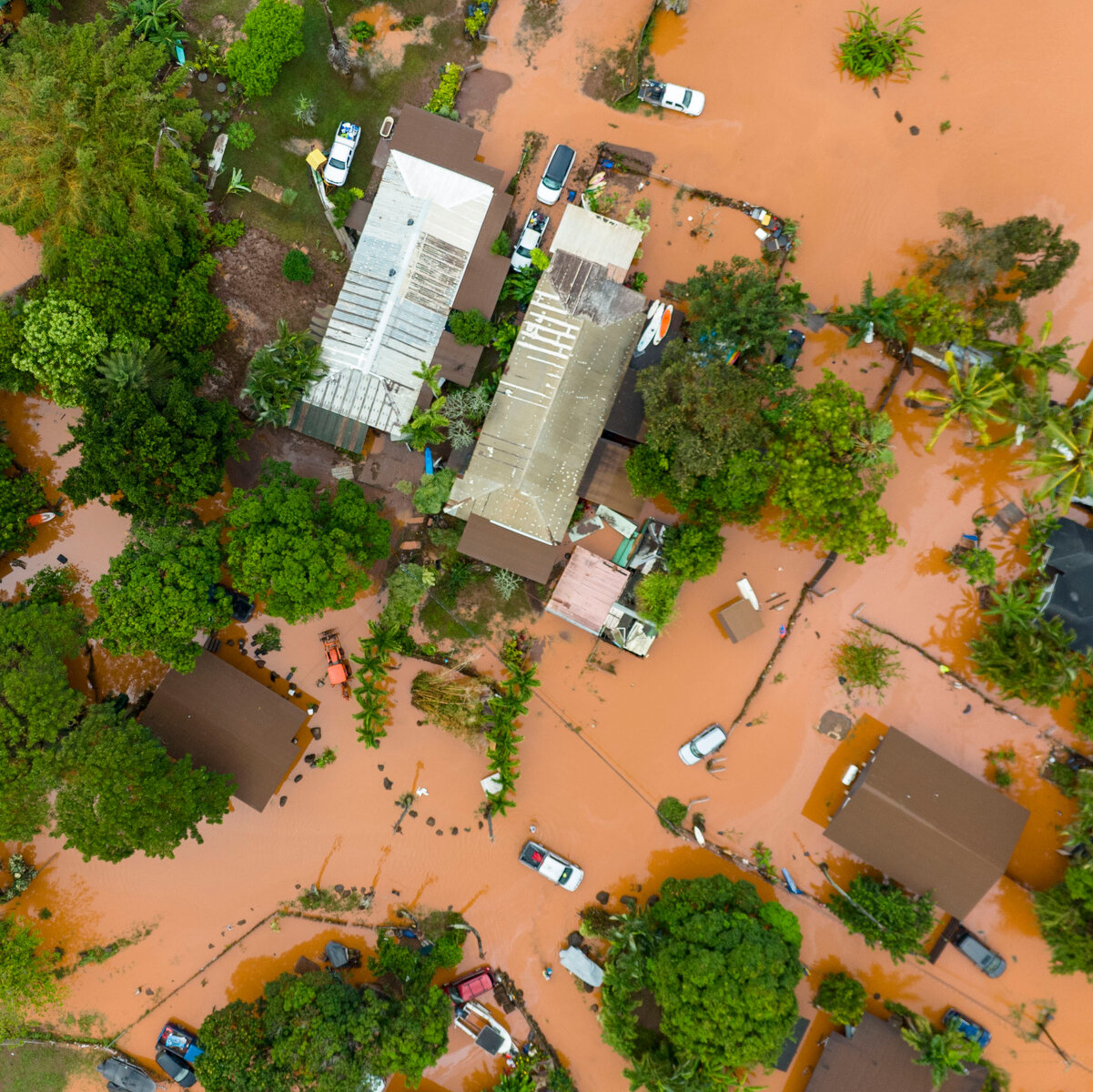 Maui Braces for Storm as Oahu Lifts Evacuation Orders