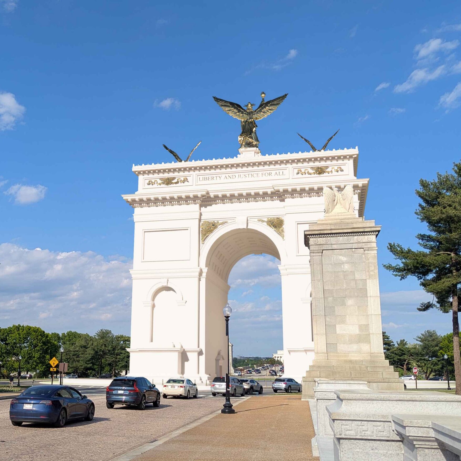 Federal Panel Approves Trump’s Plans for a 250-foot Arch in Washington