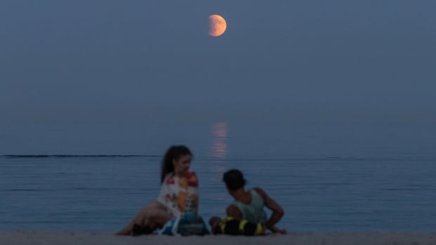 IN PHOTOS | 'Blood moon' total lunar eclipse wows