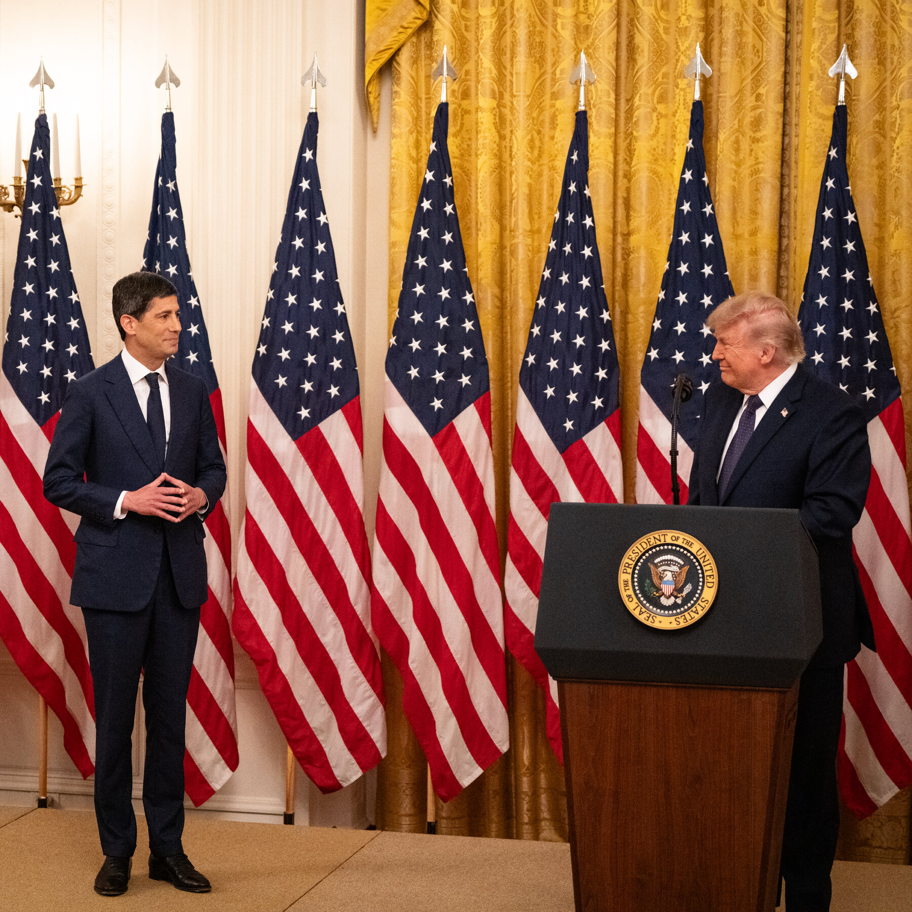 Kevin Warsh is Sworn in as Fed Chair Against Backdrop of Rising Inflation Threat