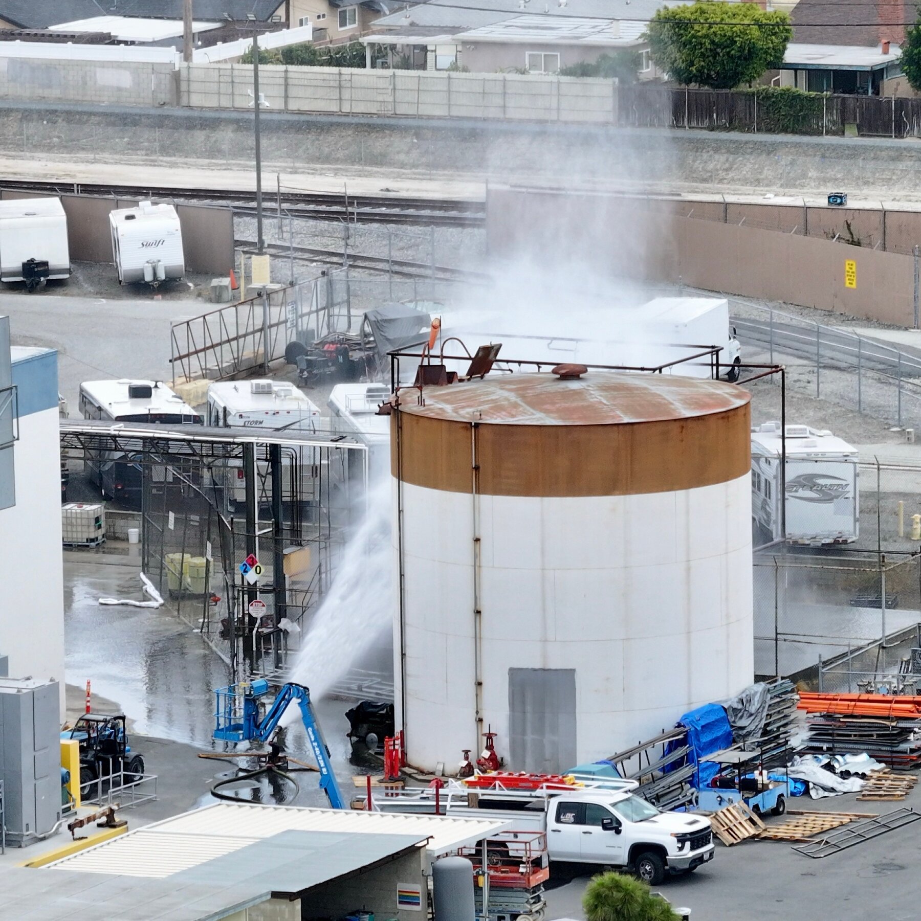Thousands in Southern California Urged to Evacuate After Chemical Leak