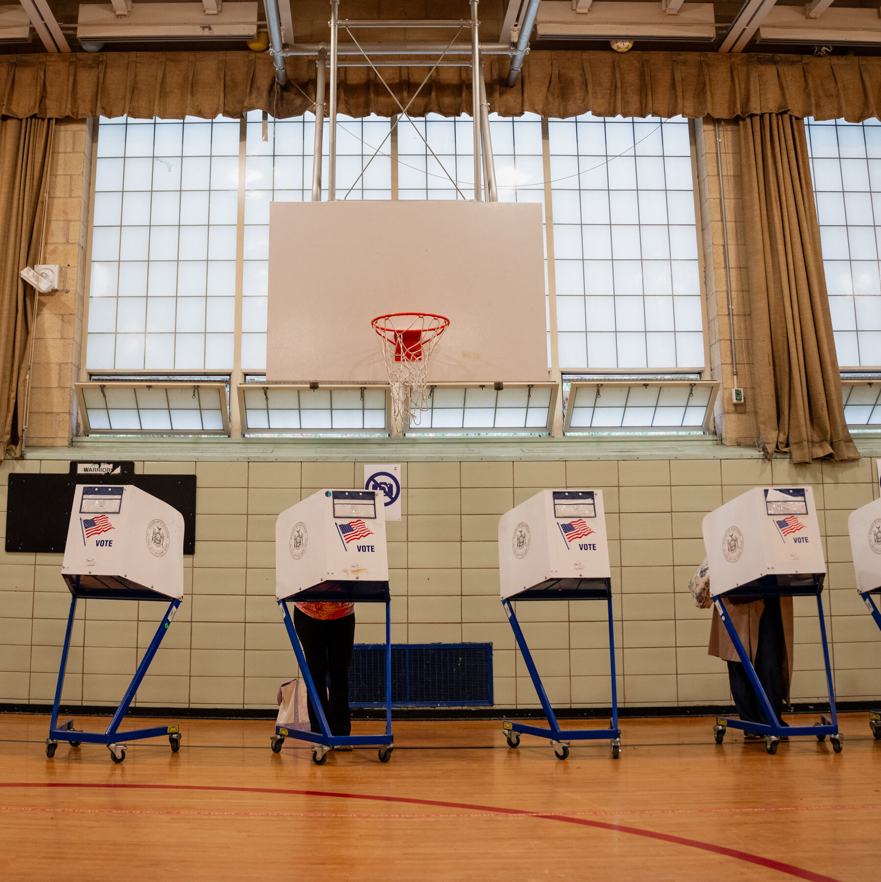New Yorkers Vote in High-Stakes Primaries