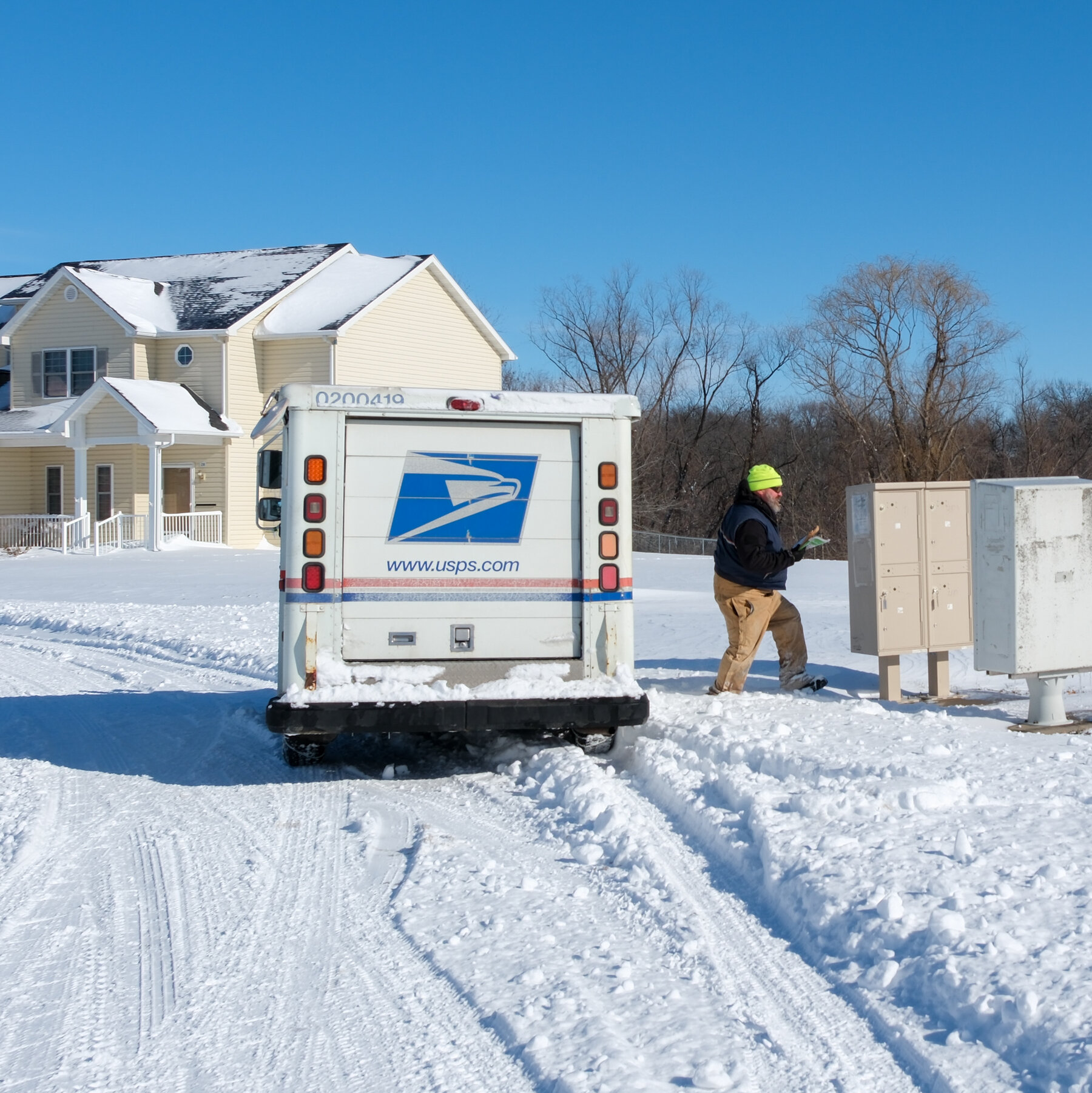 Mail Carriers Keep Making the Rounds, Despite a Murky Future
