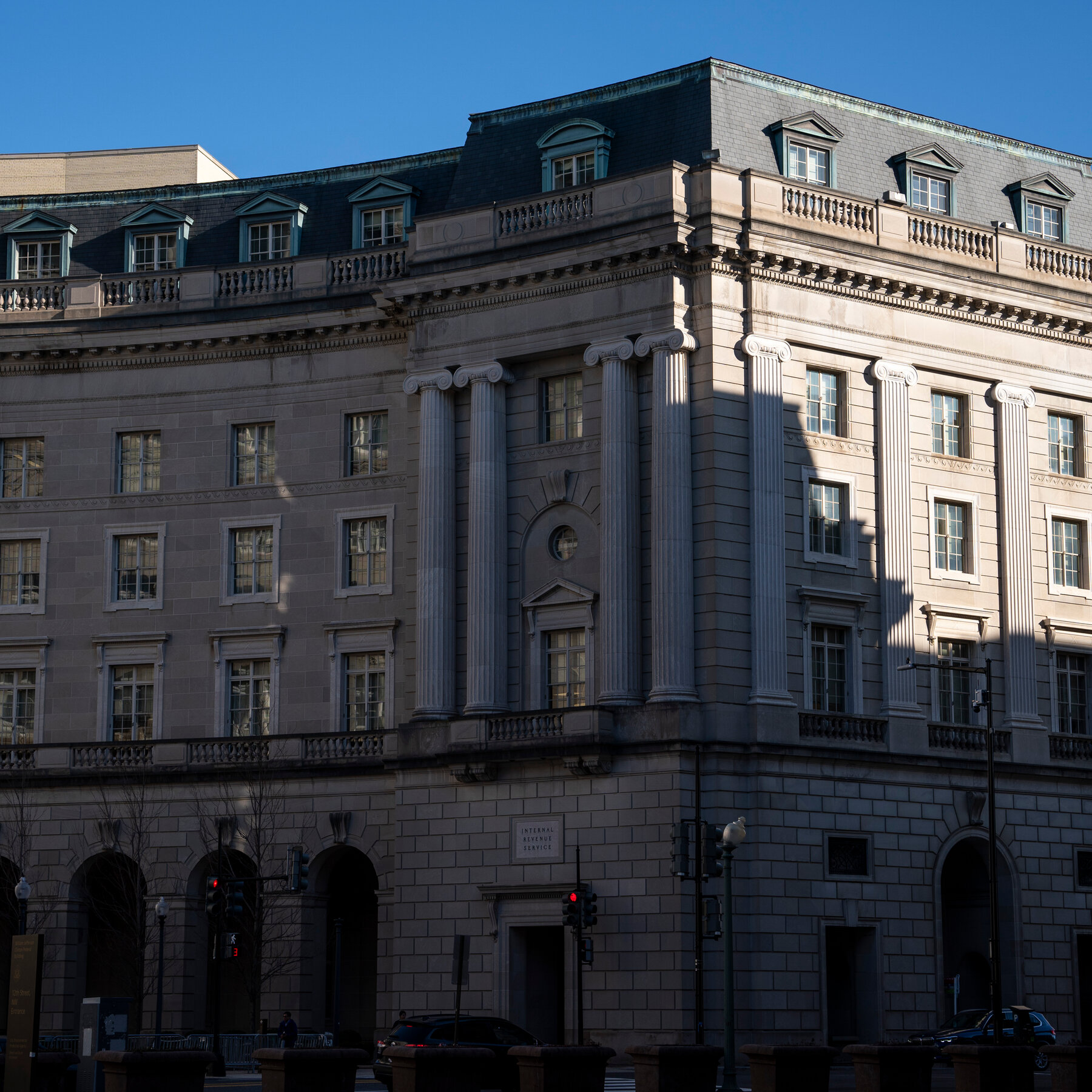 I.R.S. Tactics Against Meta Open a New Front in the Corporate Tax Fight