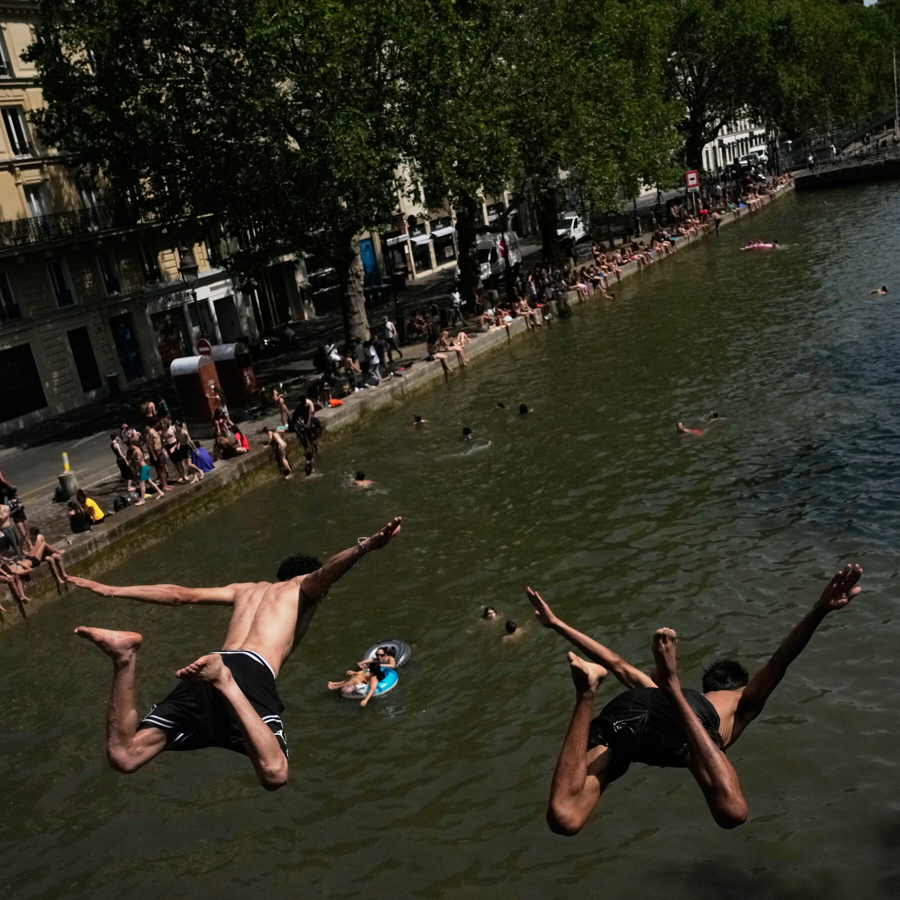 Deadly Heat Wave Grips Europe, and Congress Passes a Landmark Housing Bill